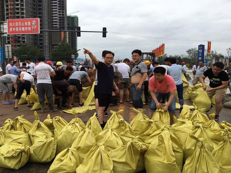 2016年7月20日，集團公司組織員工參與“安陽7·19特大洪水”搶險救災工作。